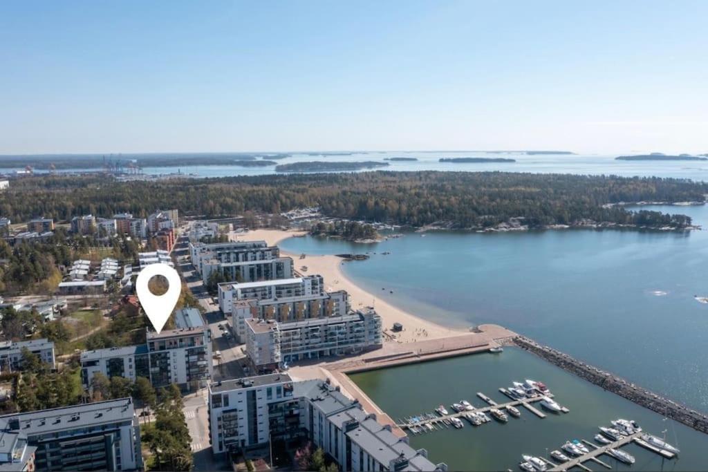 Meren Laeheisyydessae Iso Yksioe Helsinki Esterno foto